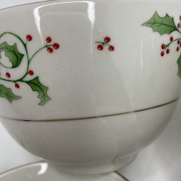 GIBSON Porcelain Christmas Holly Berry 4 PC Cup Set - Picture 6 of 7